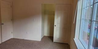 Great Location! 2 Bed 2 Bath Townhouse Style Condo! Open Concept! Laminate Floors Throughout Main! Gallery 19