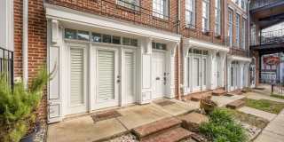 Stylish 3-bedroom townhome in Vermillion in Hustersville Gallery 4