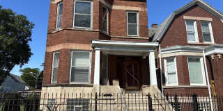 5524 S Paulina Street Gallery 1