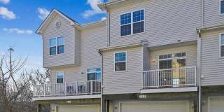 Resort-Style High View Townhome with 2-Car Garage, Private Office & Walkable Hunt Valley Location Gallery 39