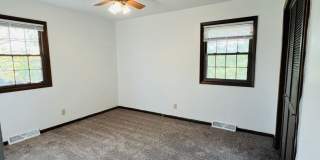 Large 4 Bedroom House in Iowa City Gallery 26