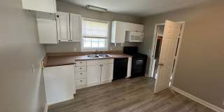 3br 1.5 BA with fence Gallery 3