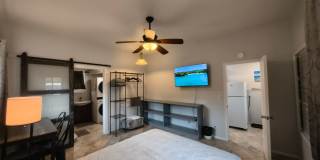 **Beautifully Furnished Private Studio – Captain Cook Gallery 1