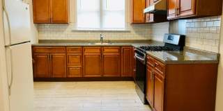 Gorgeous 3-Bedroom Townhome in Lawncrest! Available NOW! Gallery 8
