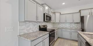4 Bedroom Pet Friendly Home For Rent with Club House, Comm. Pool, & Comm Gym Access! Gallery 14