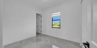 711 Roma Avenue S Gallery 19