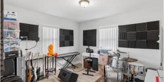 1639 Van Buren St Gallery 20