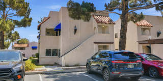Upgraded 2 bedroom 2 bath upstairs condo Gallery 4