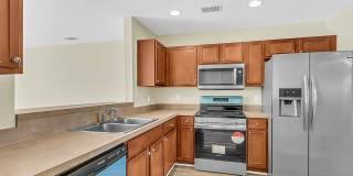 Easy, Modern Comfort in a Prime Charleston Location! Gallery 1