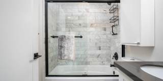 Beautiful 3 bed 2.5 baths "fully furnished" townhouse in the charming neighborhood of University Heights. Gallery 42