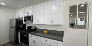 4854-4860 Hazeltine Apartments Gallery 26