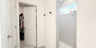 Spacious 4BR Home with Office, Loft & Lake Views Gallery 22