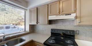 Spacious Willow Springs Townhome Near Trails, Shopping  Dining Gallery 1