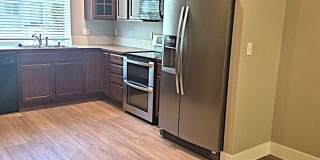 Beautiful 2BD/1.5BA Condo located in the Edgewater at South Hill Gallery 7
