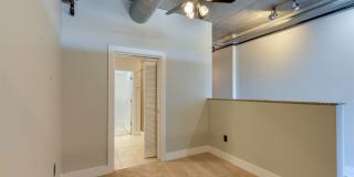 Excellent and newly refreshed Uptown 8th floor condo in the Courtside complex. Gallery 22