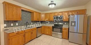 Charming 3 Bedroom in Desirable South Neighborhood! Gallery 6