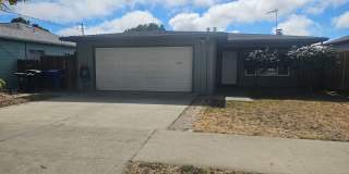 3 bedroom 3 bathroom  Sunny Updated home Near Community Park Gallery 1