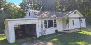 Knoxville 37914 - 3 bedroom, 1 bath home - Contact Tara Hayes (865) 242-8010 Gallery 1