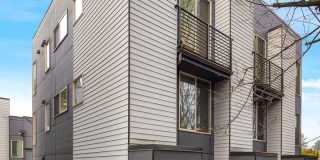 West Seattle Townhome - 2 Bedroom PLUS Den Gallery 1