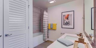 One Lakefront Gallery 8