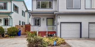 Spacious 3 Bedroom, 2.5 Bathroom Marina Townhome Gallery 1