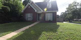 Conveniently Located Three Bedroom House Available this August! Gallery 1