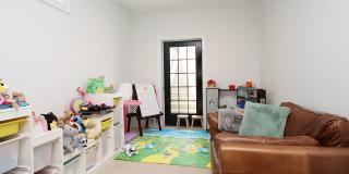 Beautiful, Custom-Built Lochlyn Hill Home Gallery 31