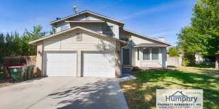 3 Bedroom/2.5 Bathroom/2 Car Garage, 1,574 Sqft in the Landing Subdivision. Living Room/Dining Room/Bonus Room, Fireplace. Gallery 1