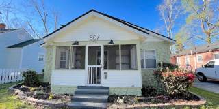 3 BED | 2 BATH | MIDTOWN | FENCED YARD Gallery 1