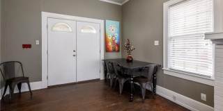 West Campus Cottage! Gallery 25