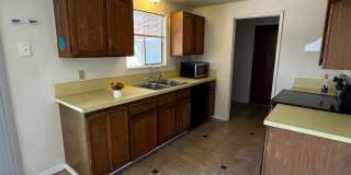 Green area 3 Bedroom 2 Bath with Garage Gallery 8
