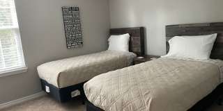 Spacious 5BR House in Crestview Gallery 8