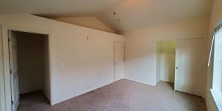 Great Location! 2 Bed 2 Bath Townhouse Style Condo! Open Concept! Laminate Floors Throughout Main! Gallery 18