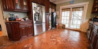 Charming 5 Bedroom -No Broker Fee Charming 5 Bedroom -No Broker Fee Gallery 1
