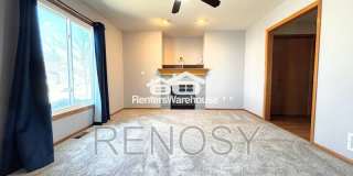 330 NE Cardinal Ln Gallery 1