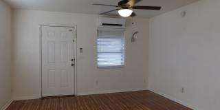 Cute 2 Bedroom 1 Bath with huge Screen Porch Gallery 23