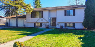Spacious 4 Bedroom Home with Fenced Backyard & Garage Gallery 1