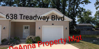 Available Now! First floor living 2 bedroom Treadway Ponds Cluster Homes Gallery 1