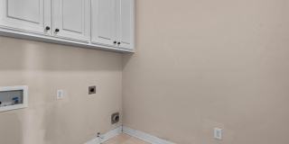 407 Carnaby Court Gallery 24