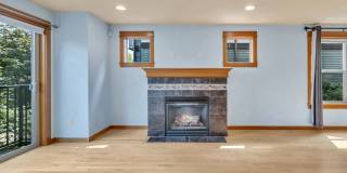 Stylish 3BR/3.5BA Townhome with Vaulted Ceilings & Attached Garage Gallery 14