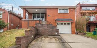 Stunning 3 bed, 2 bath home in East Hills available August 1! Gallery 15
