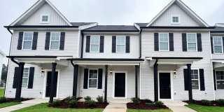 2 Bedroom/2.5 Bath Townhome in Smithfield! Gallery 1