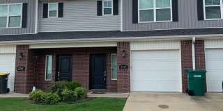 3 Bedroom, 2 Bath, Single car garage Townhouse for rent***MOVE IN SPECIAL*** Gallery 1