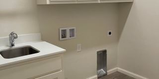 Beautiful 4 bed 3.5 bath home with a game room in The Enclave! Gallery 19