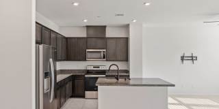 LIKE NEW 3 BEDROOM TOWNHOME Gallery 16