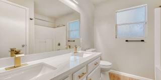 3 Bedroom With Newly Remodeled Kitchen And Bathrooms! Gallery 14