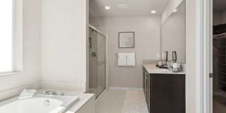 Modern 5 Bed Home Gallery 18