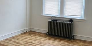 Gorgeous 3-Bedroom Townhome in Lawncrest! Available NOW! Gallery 16