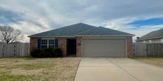 Spacious 3-Bedroom Springdale Home with Fenced Yard Gallery 1