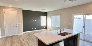 3 Bedroom 2.5 Bathroom Townhome - Pet Friendly. Gallery 10